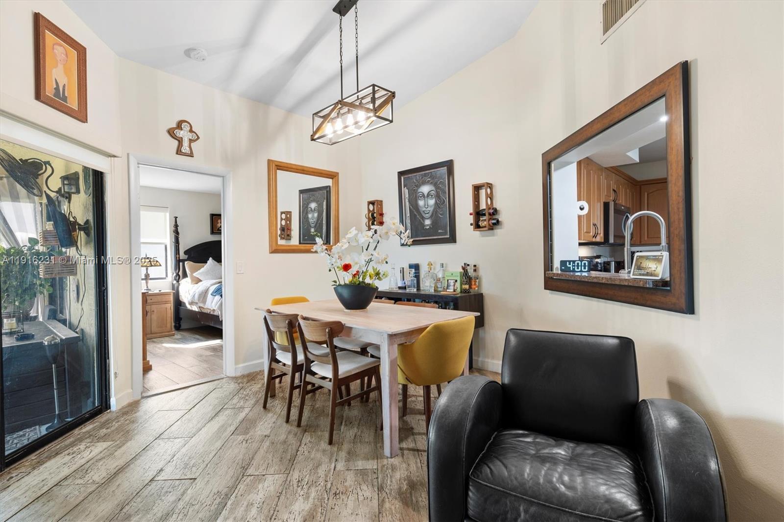 LAKESHORE CONDO #2 - Residential