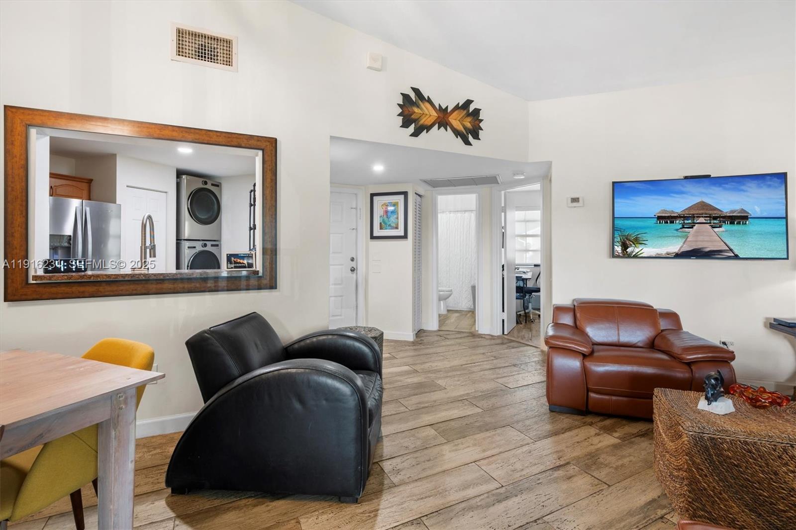 LAKESHORE CONDO #2 - Residential