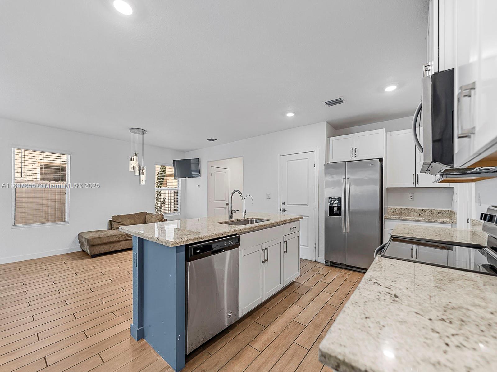 ROYAL HOMES WEST - Residential