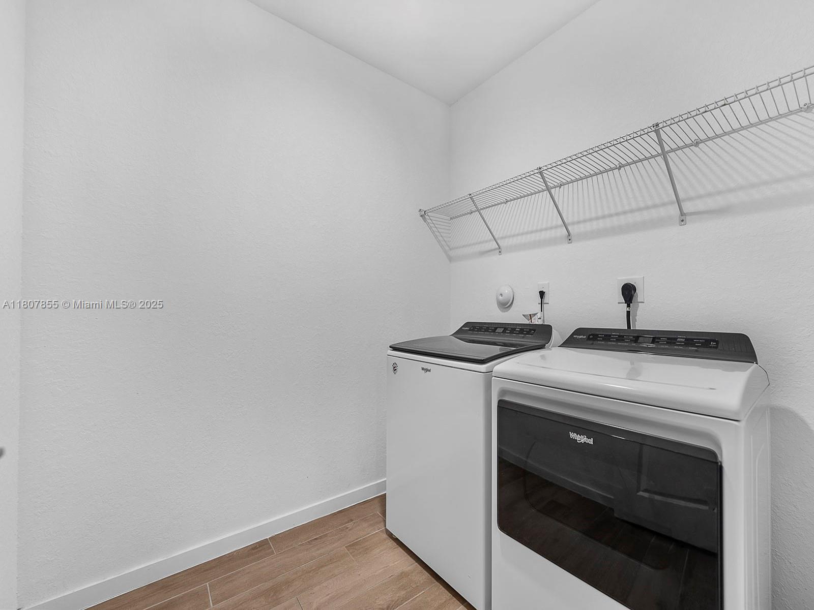 ROYAL HOMES WEST - Residential