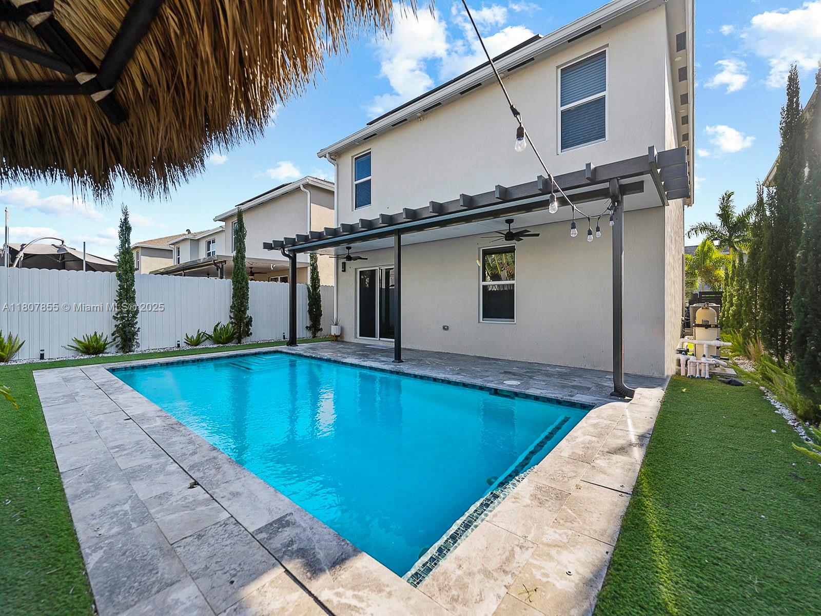 ROYAL HOMES WEST - Residential