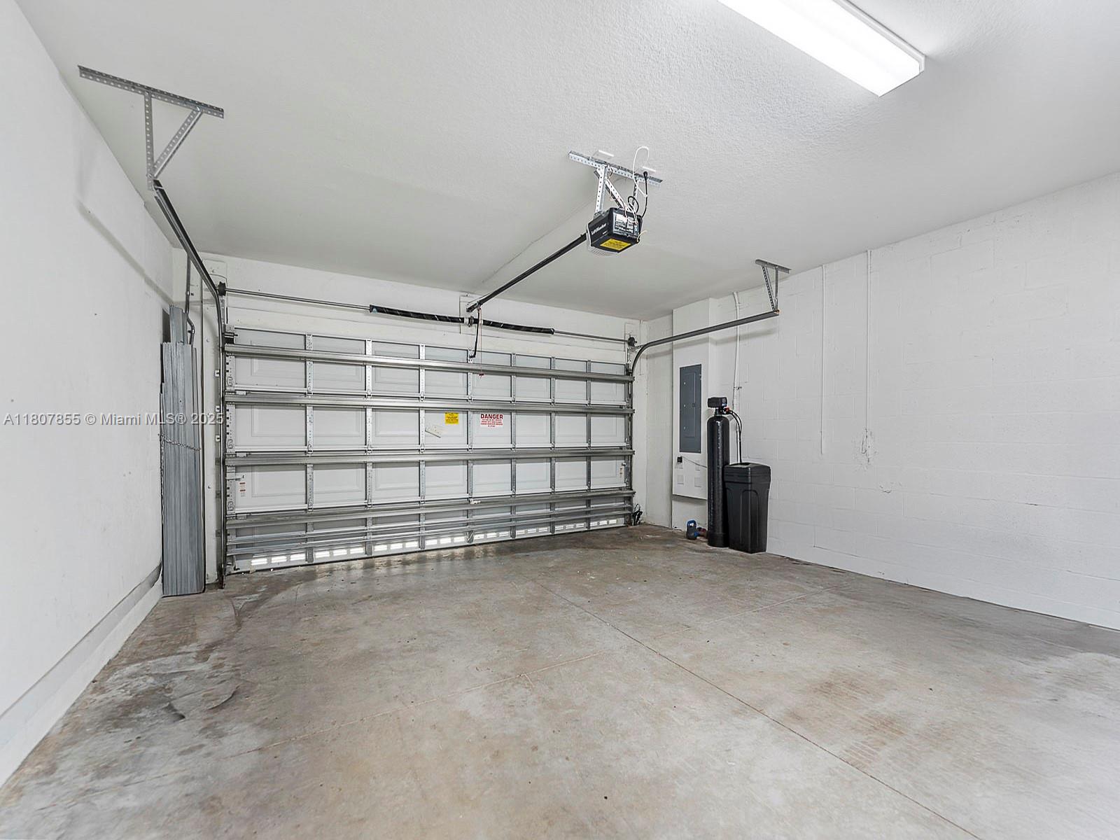 ROYAL HOMES WEST - Residential