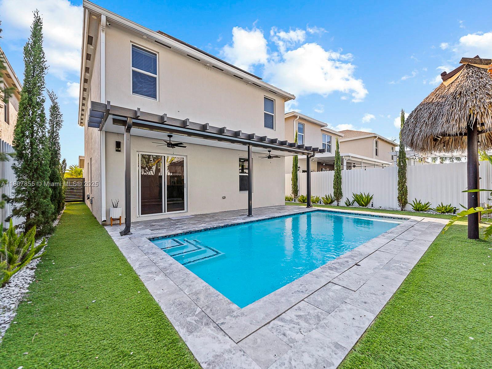 ROYAL HOMES WEST - Residential