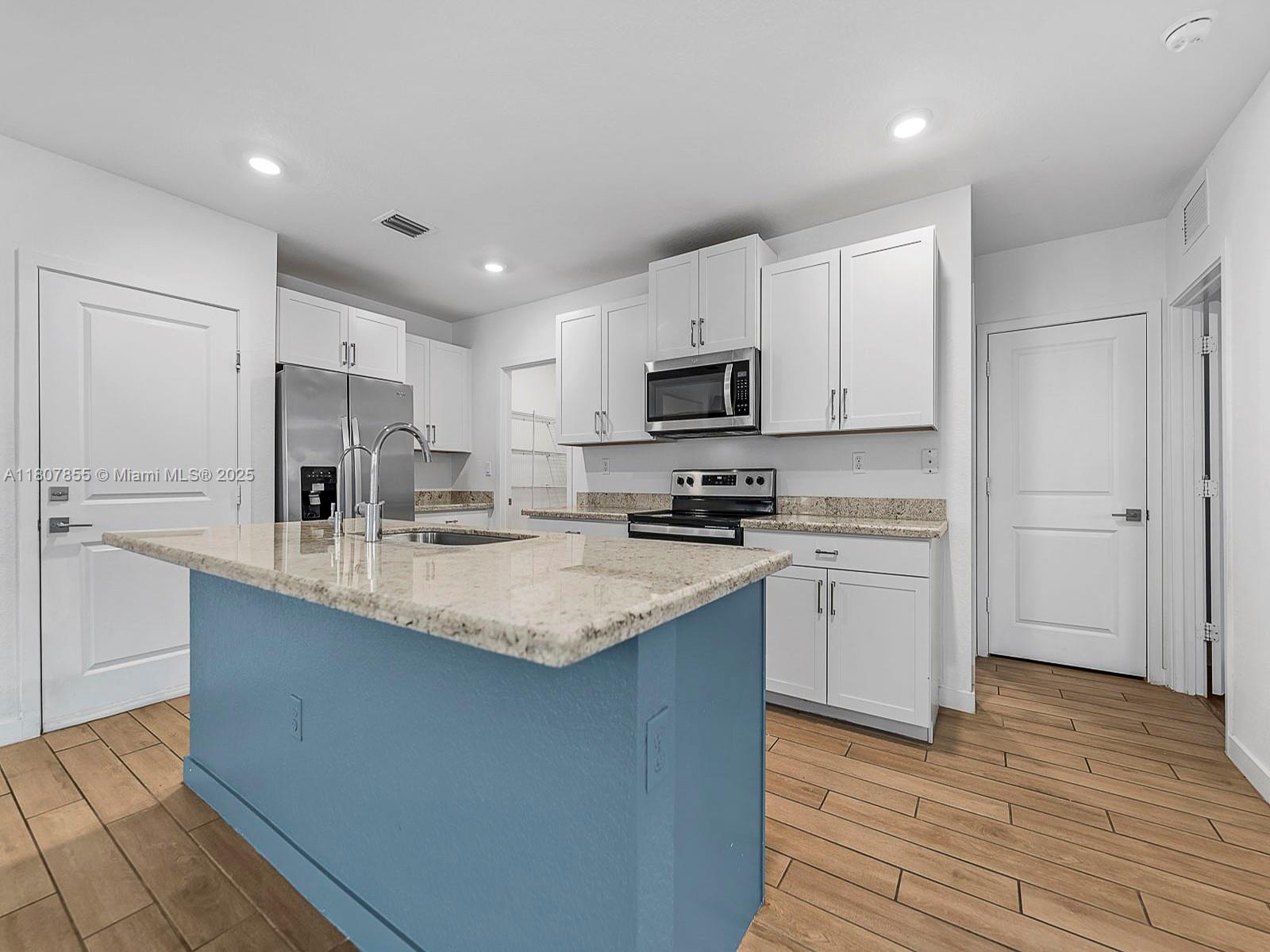 ROYAL HOMES WEST - Residential