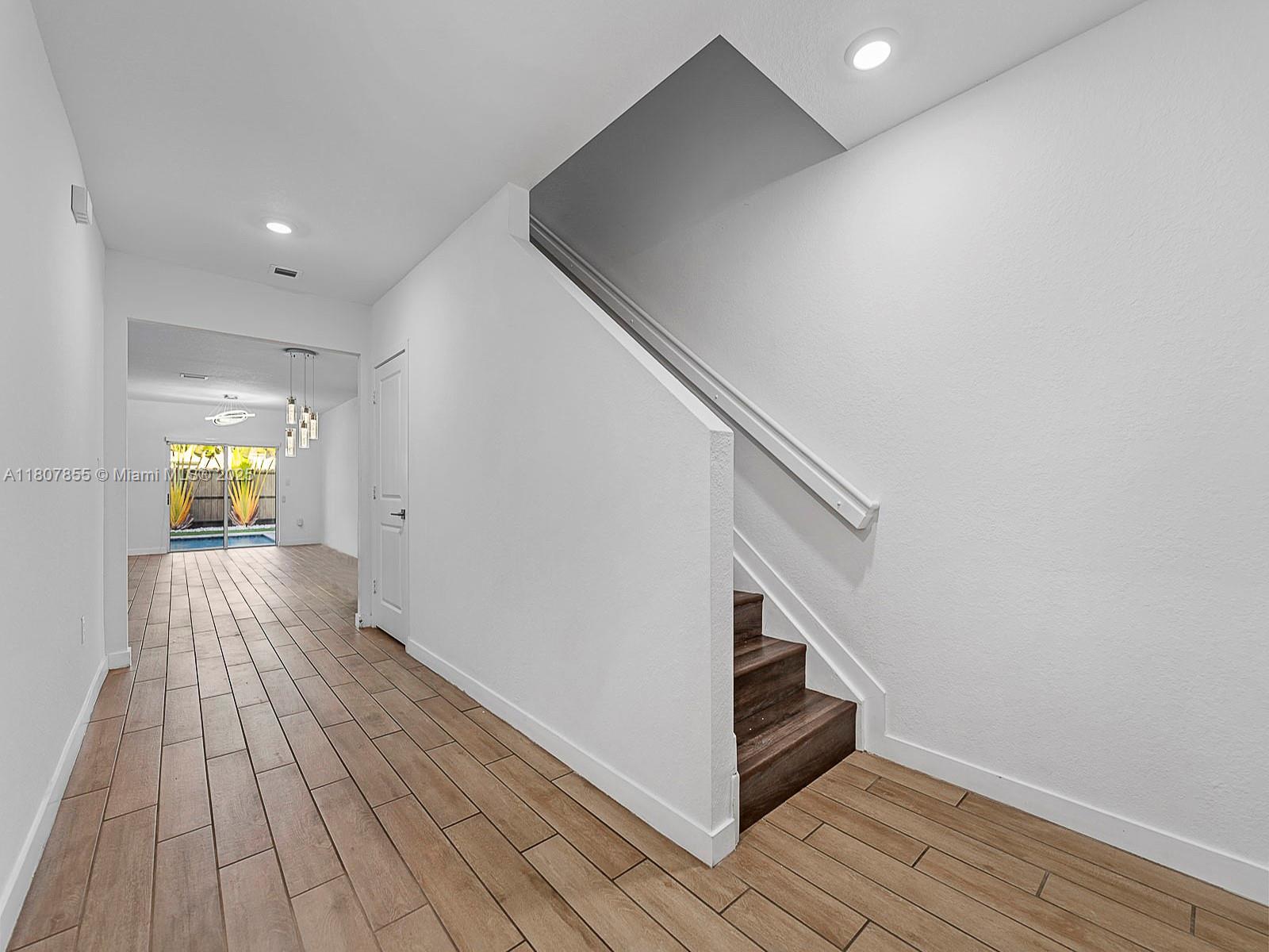 ROYAL HOMES WEST - Residential