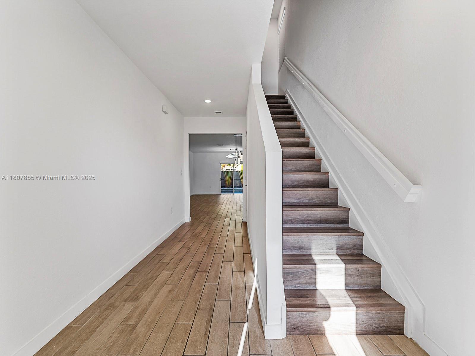 ROYAL HOMES WEST - Residential