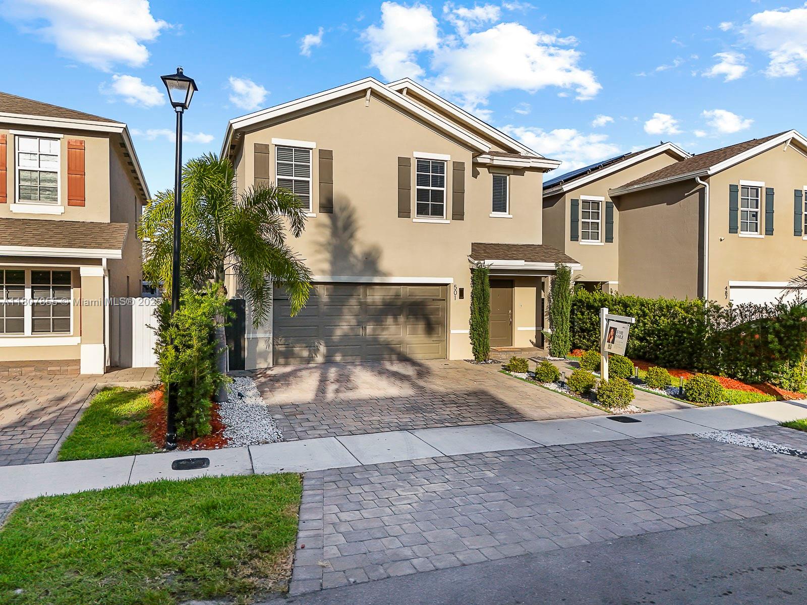 ROYAL HOMES WEST - Residential