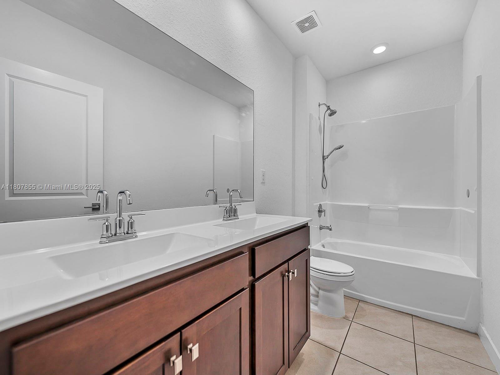 ROYAL HOMES WEST - Residential