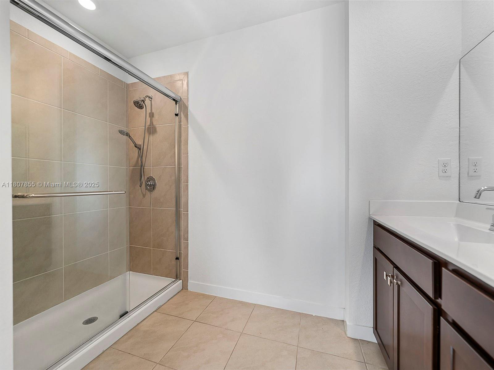 ROYAL HOMES WEST - Residential