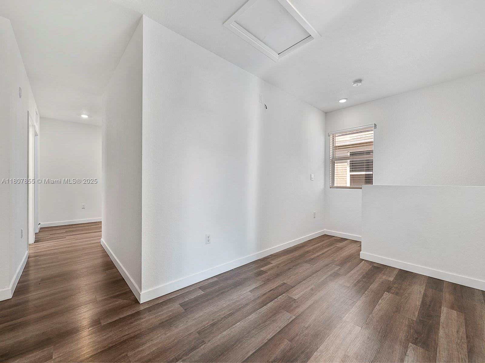 ROYAL HOMES WEST - Residential