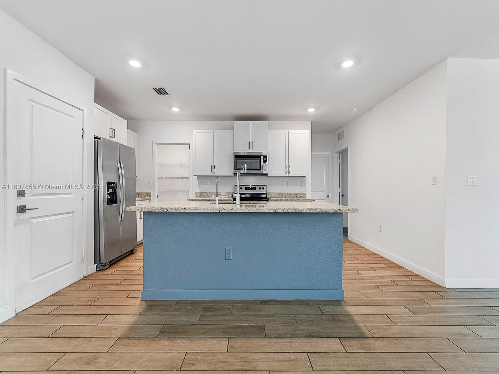 ROYAL HOMES WEST - Residential