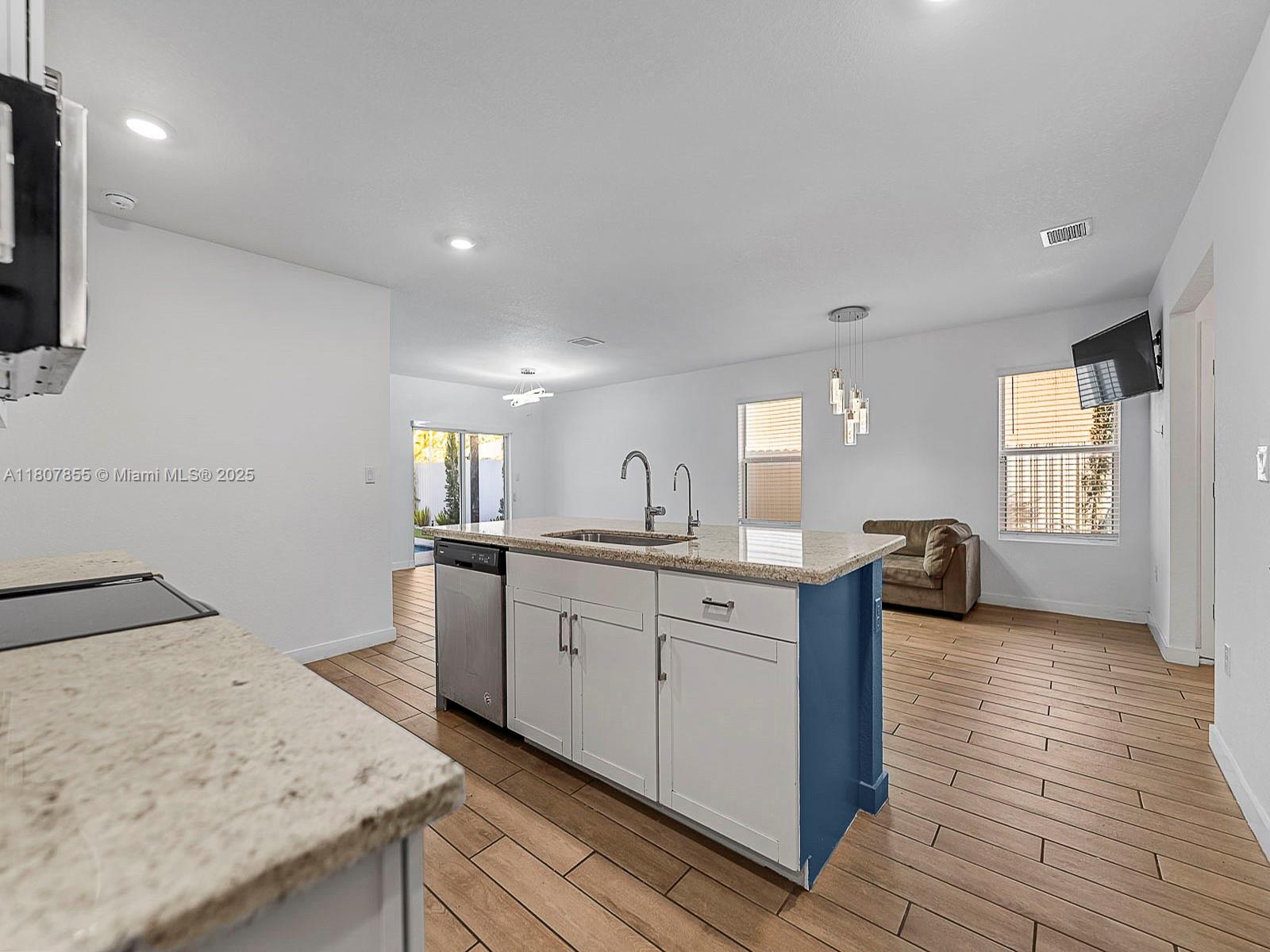 ROYAL HOMES WEST - Residential