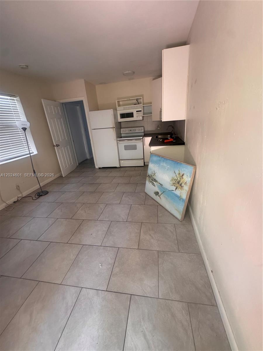 LAUDERDALE BEACH - Residential Lease