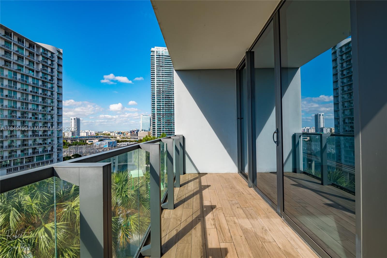 88 SW 7th St 806
