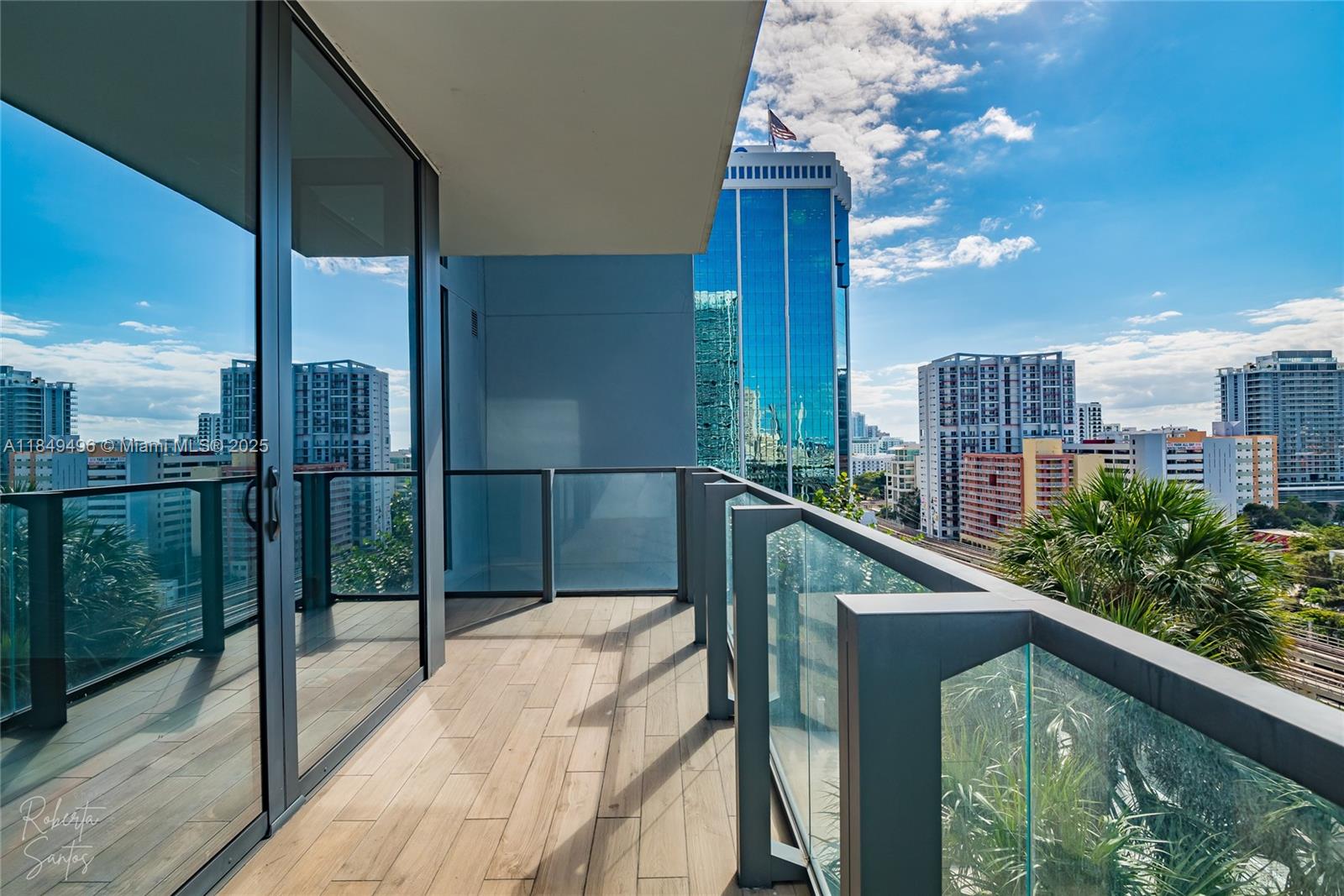 88 SW 7th St 806