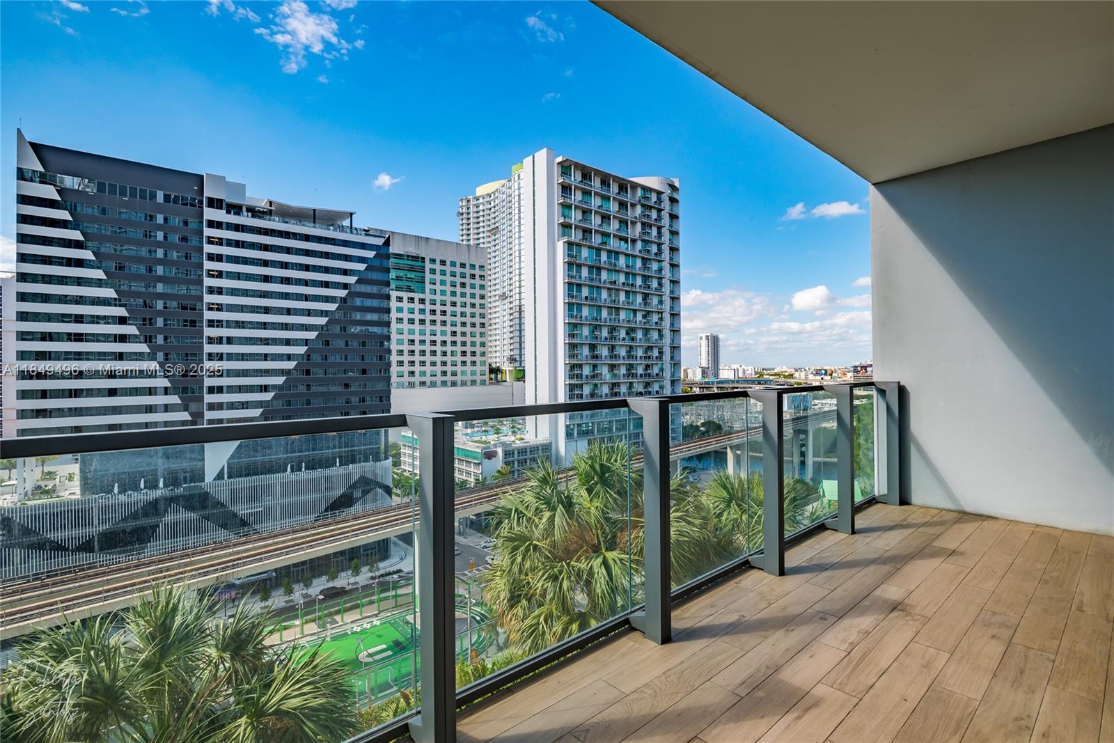 88 SW 7th St 806