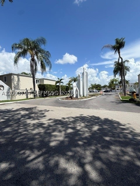 4590 SW 68th Ct Cir 8
