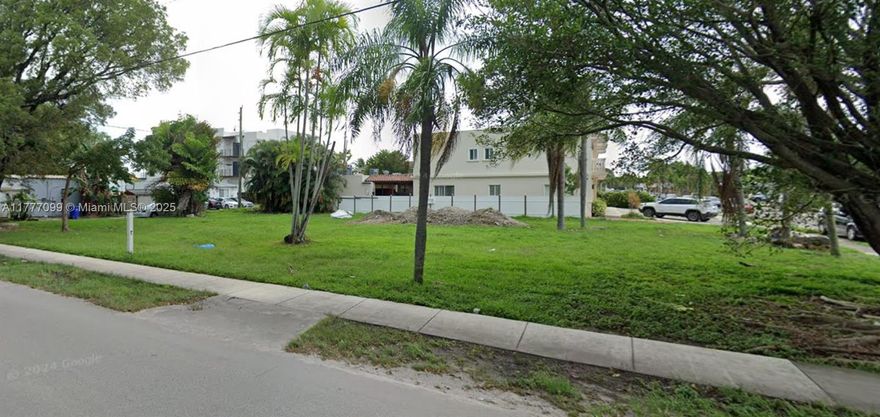 11,730 SF Lot to Build 4 (3/2.5) townhouses with permits in progress or submit new plans to build maximum units by right. Hollywood zoning will allow up to 14k SF of buildable space. Lot has been cleared and working on the final steps to get permits to build.