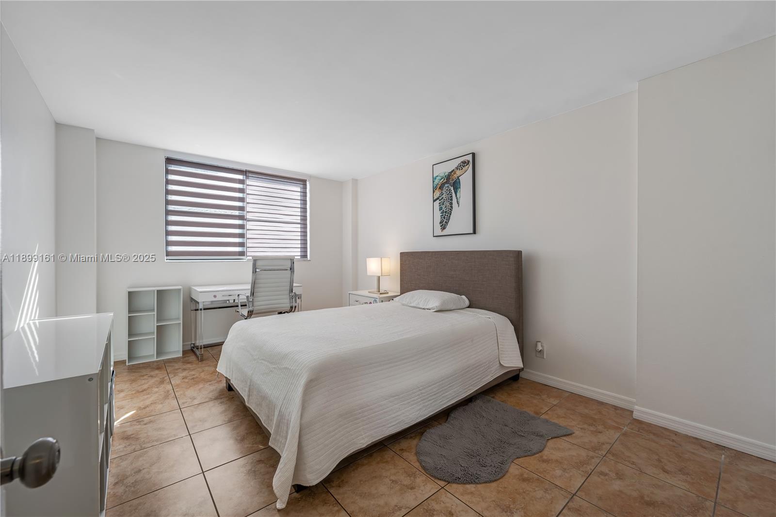 WINSTON TOWERS 700 CONDO - Residential