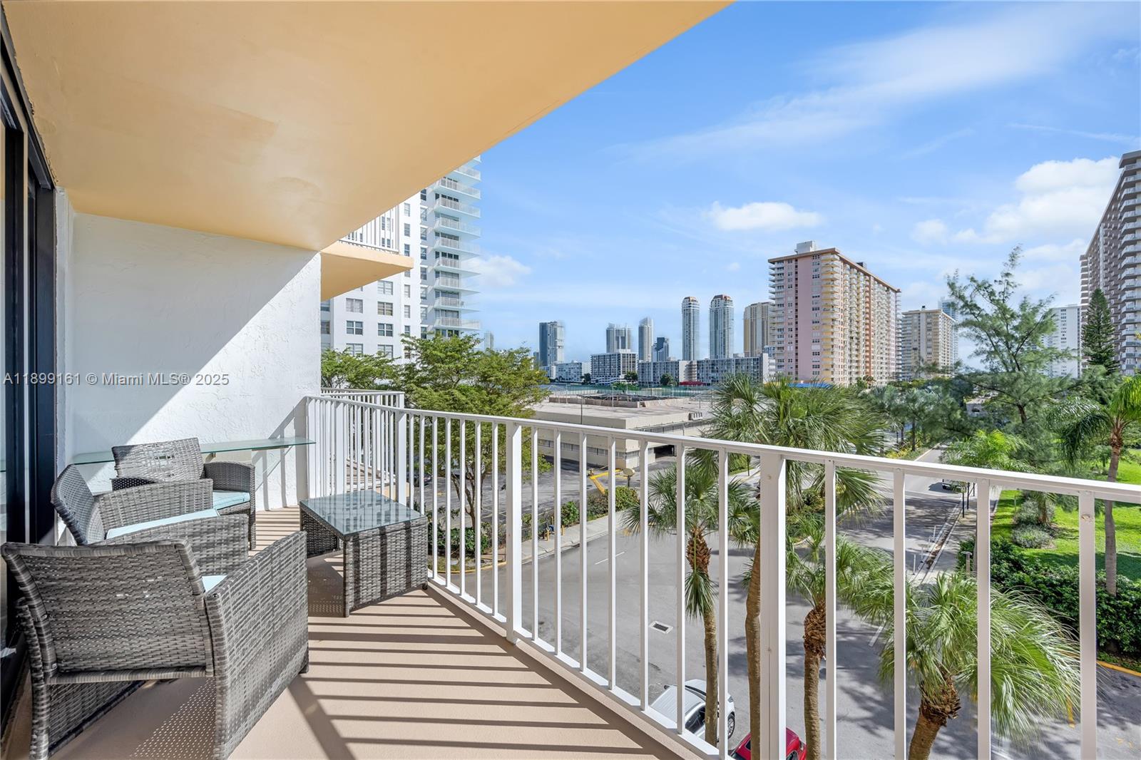 WINSTON TOWERS 700 CONDO - Residential