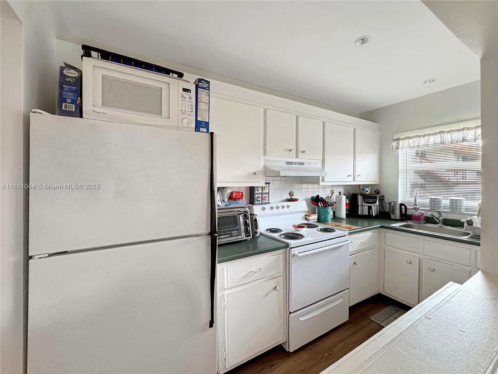 BEVERLY HILLS CONDO NUMBE - Residential