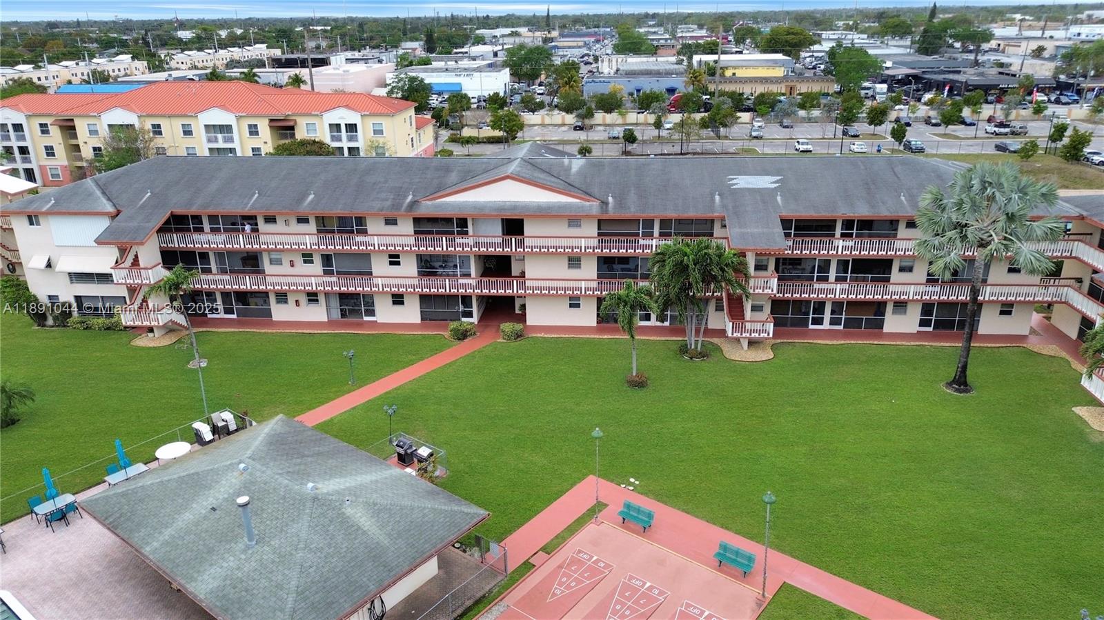 BEVERLY HILLS CONDO NUMBE - Residential