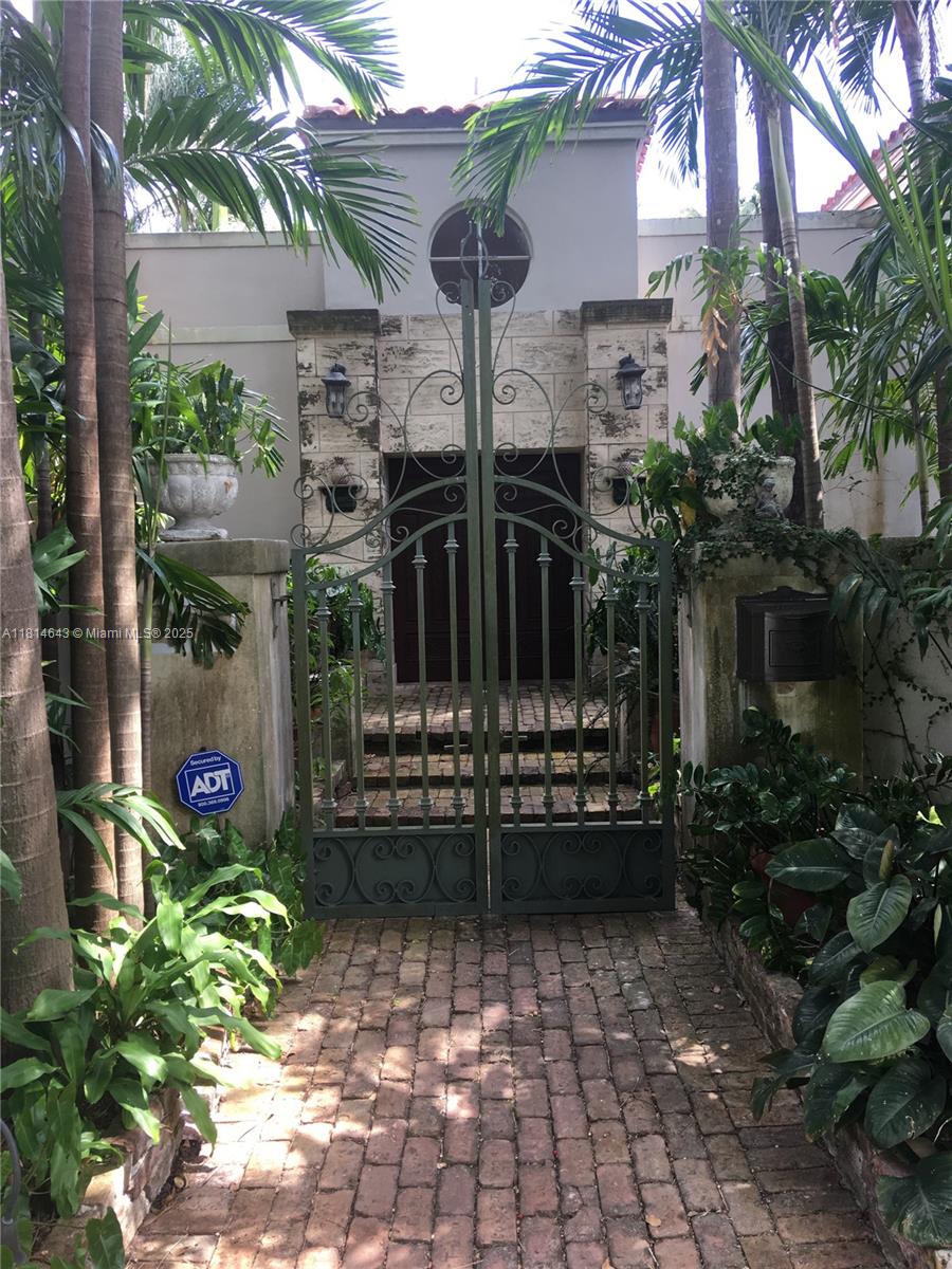 3235 Sw 58th Ct, Miami, Broward County, Florida - 8 Bedrooms  
6 Bathrooms - 