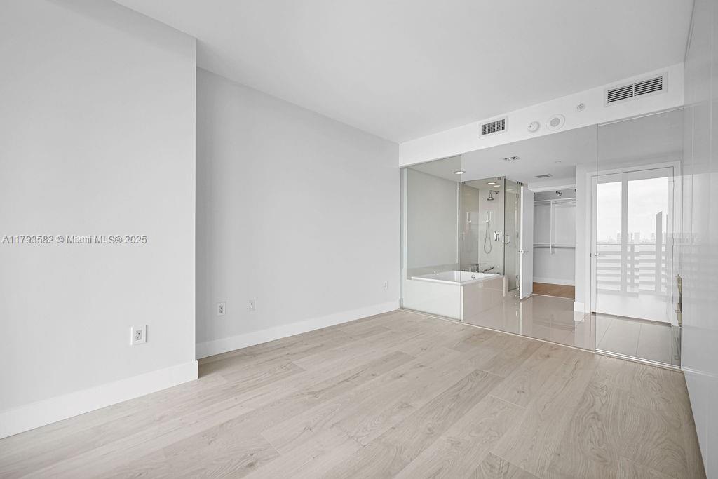 PARAISO BAY CONDO - Residential