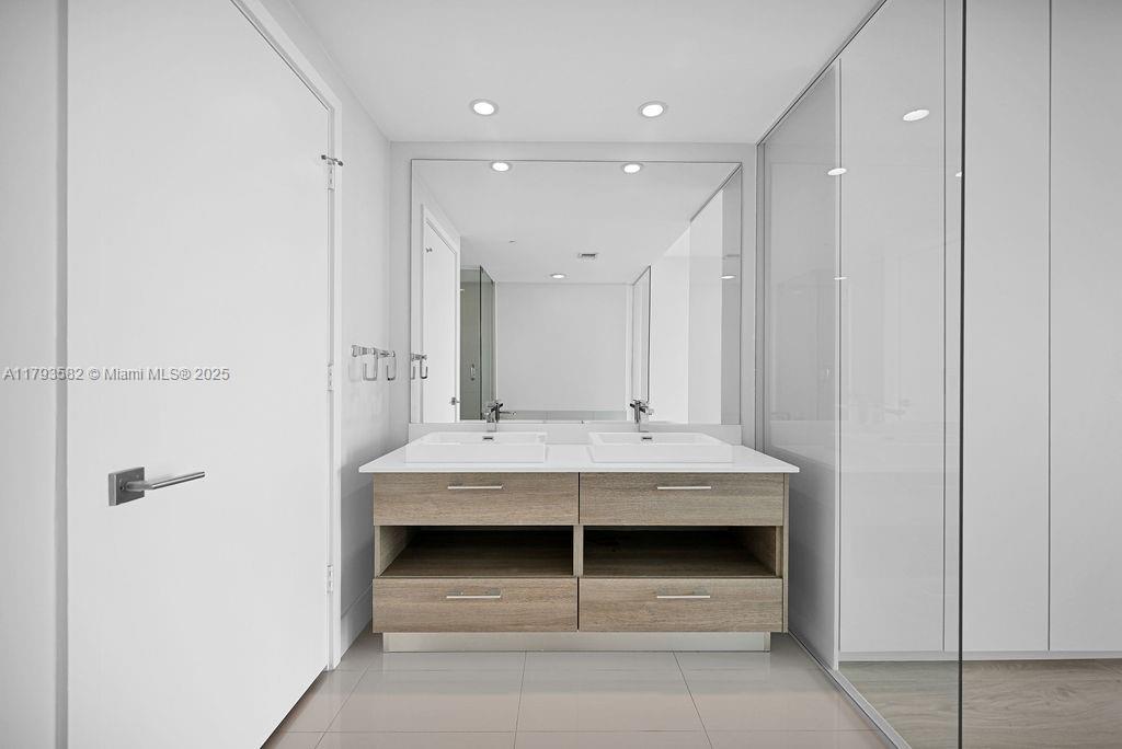 PARAISO BAY CONDO - Residential