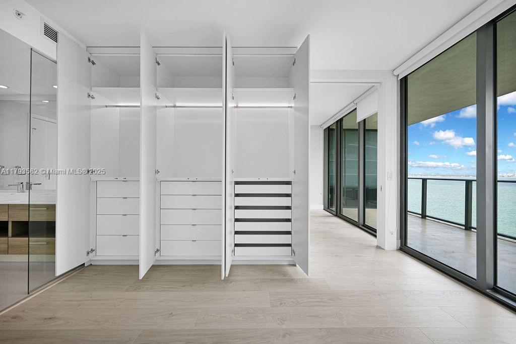 PARAISO BAY CONDO - Residential