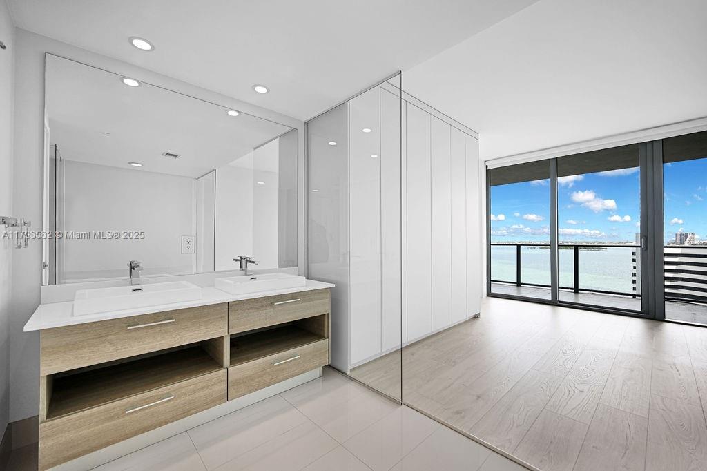PARAISO BAY CONDO - Residential