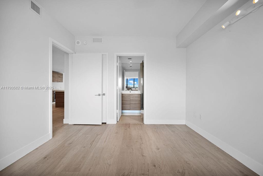 PARAISO BAY CONDO - Residential