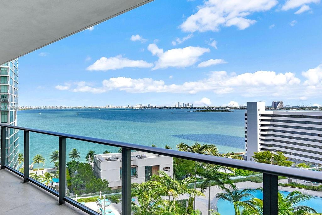 Property for Sale at 650 Ne 32nd St 1004, Miami, Broward County, Florida - Bedrooms: 2 
Bathrooms: 3  - $910,000