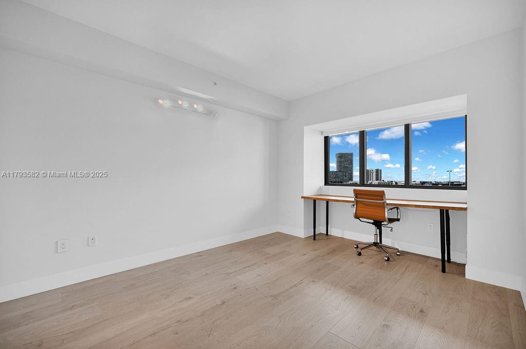 PARAISO BAY CONDO - Residential
