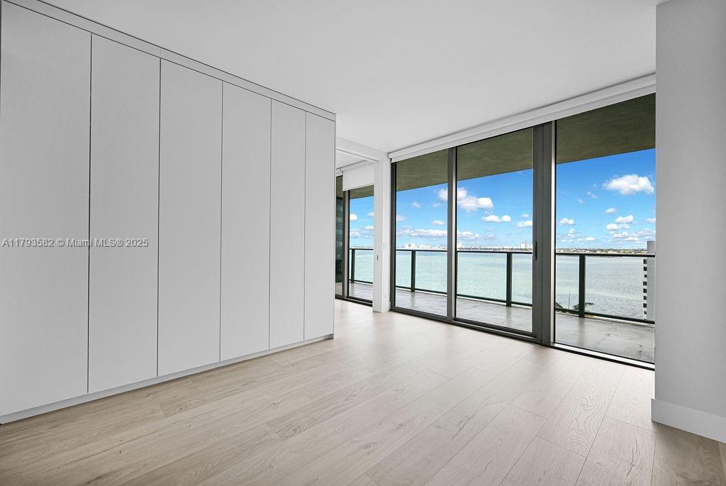 PARAISO BAY CONDO - Residential