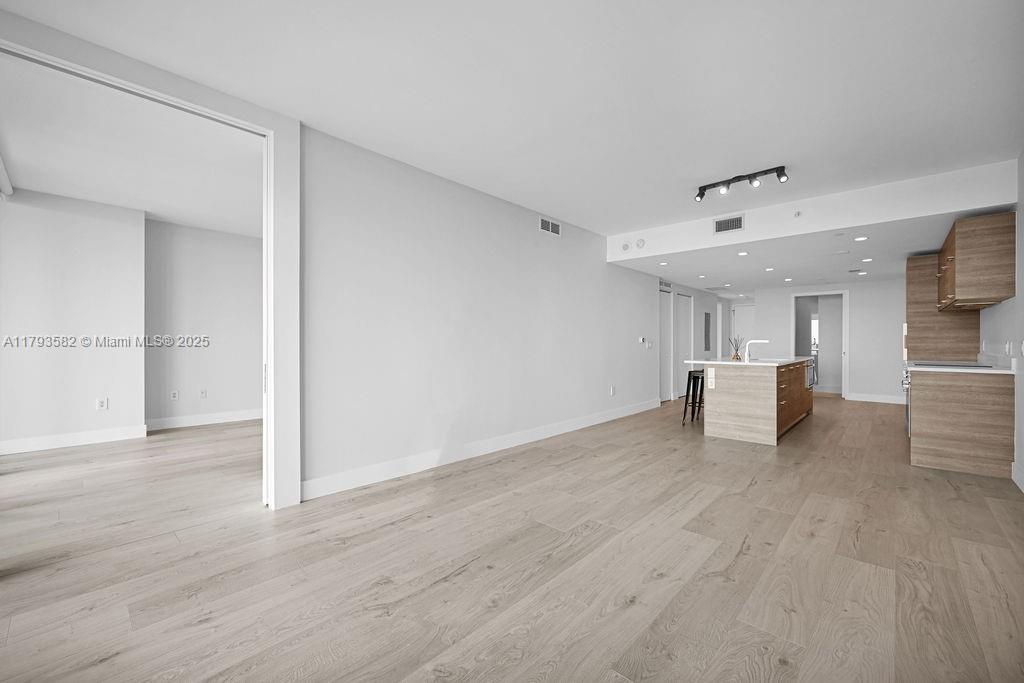 PARAISO BAY CONDO - Residential