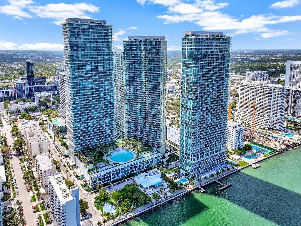 PARAISO BAY CONDO - Residential