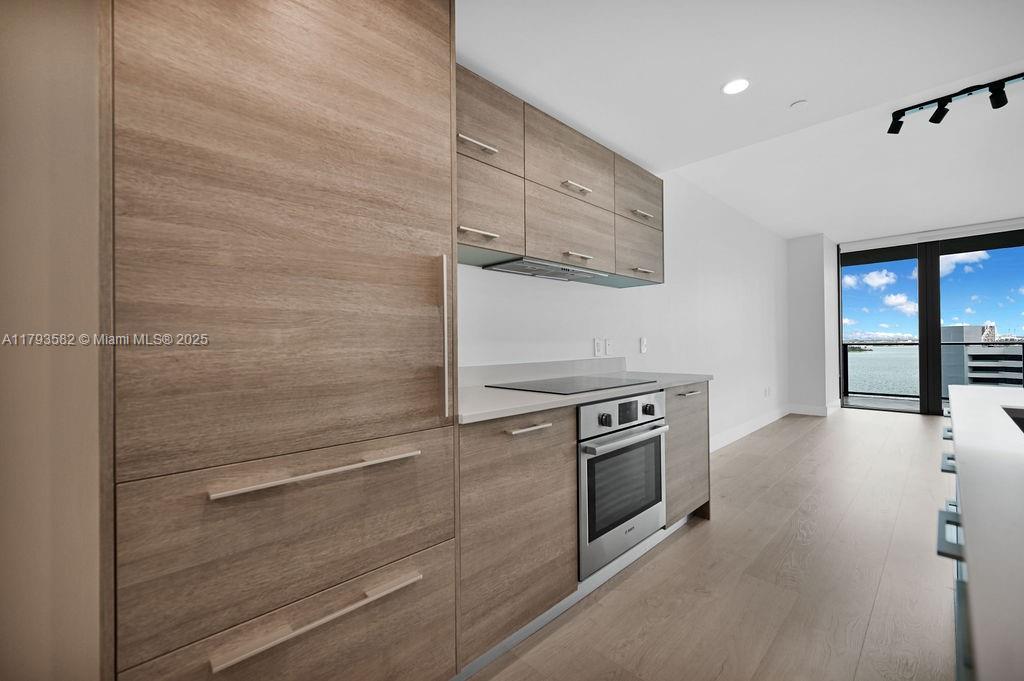 PARAISO BAY CONDO - Residential