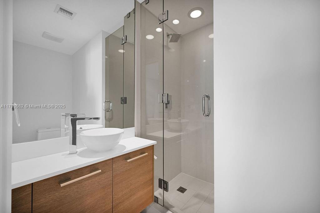 PARAISO BAY CONDO - Residential
