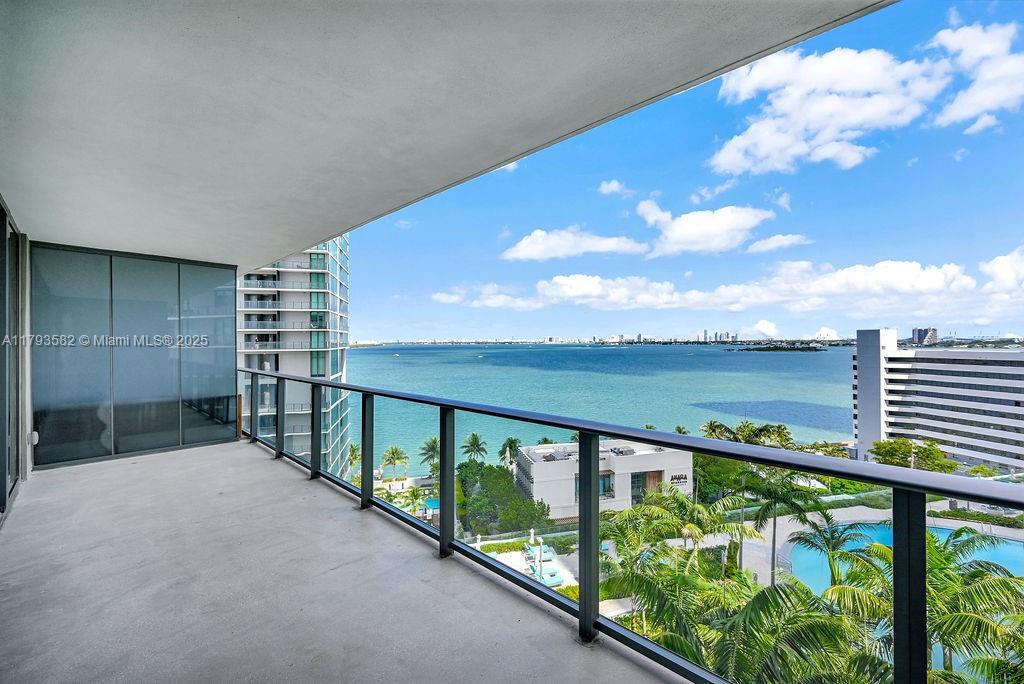 PARAISO BAY CONDO - Residential