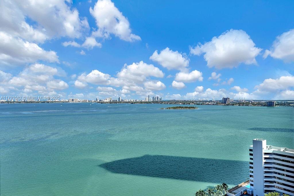 PARAISO BAY CONDO - Residential