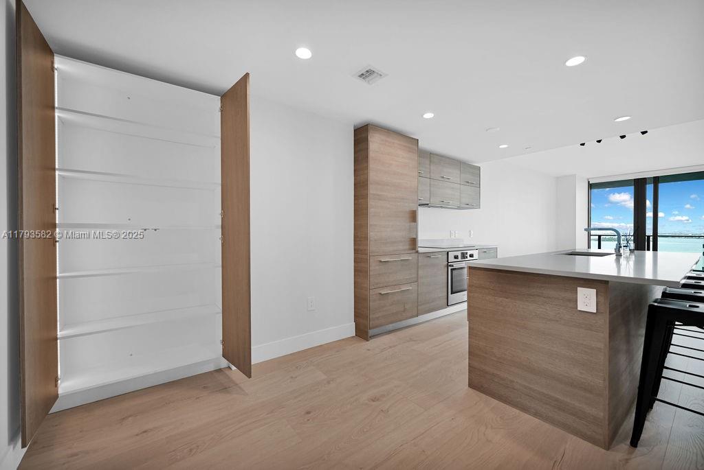 PARAISO BAY CONDO - Residential