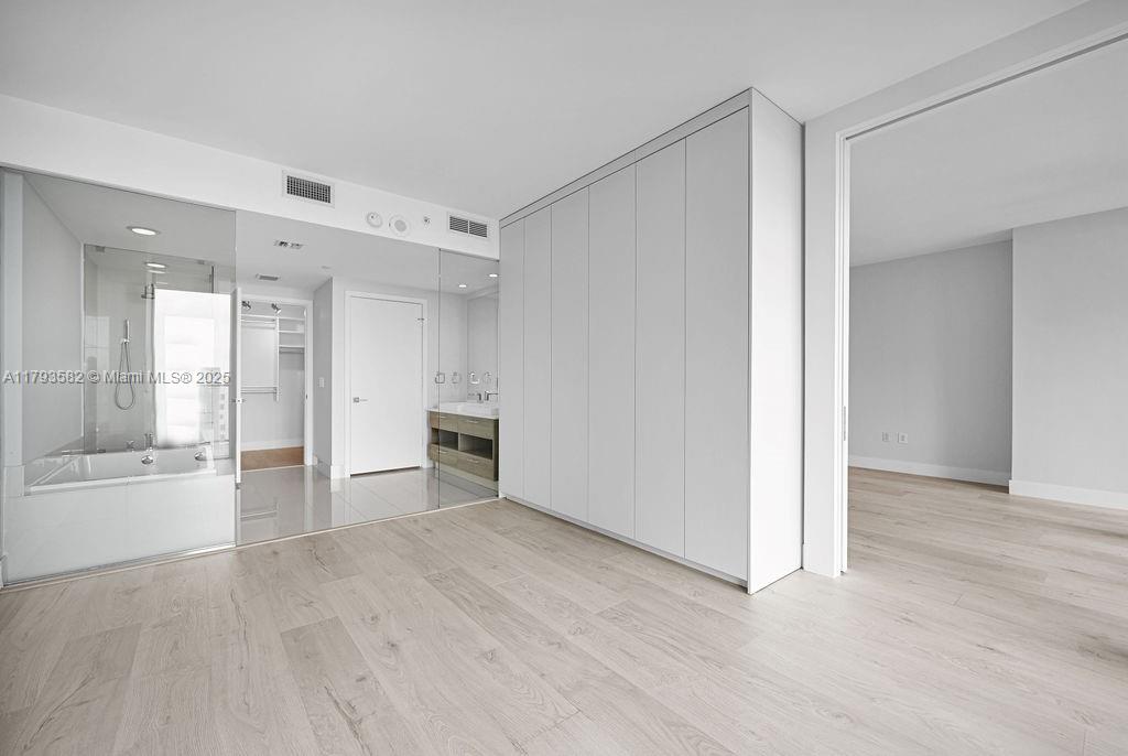 PARAISO BAY CONDO - Residential