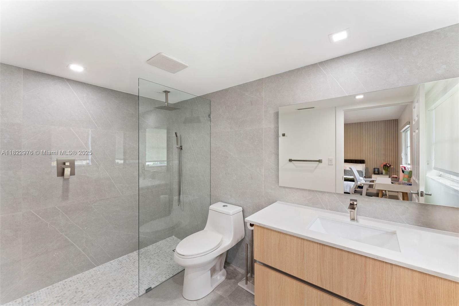 THE TOWNHOMES OF QUAYSIDE - Residential Lease