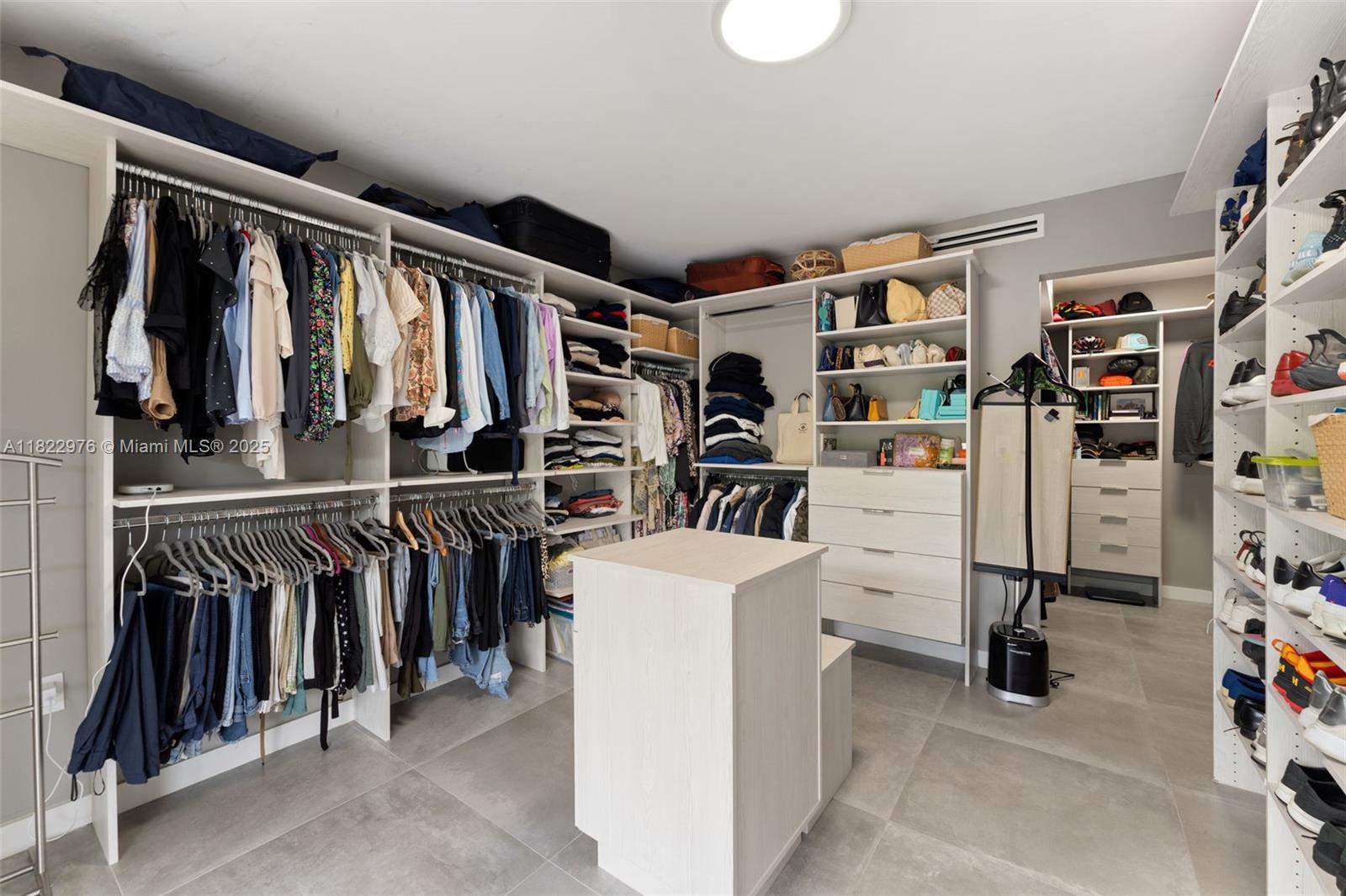 THE TOWNHOMES OF QUAYSIDE - Residential Lease