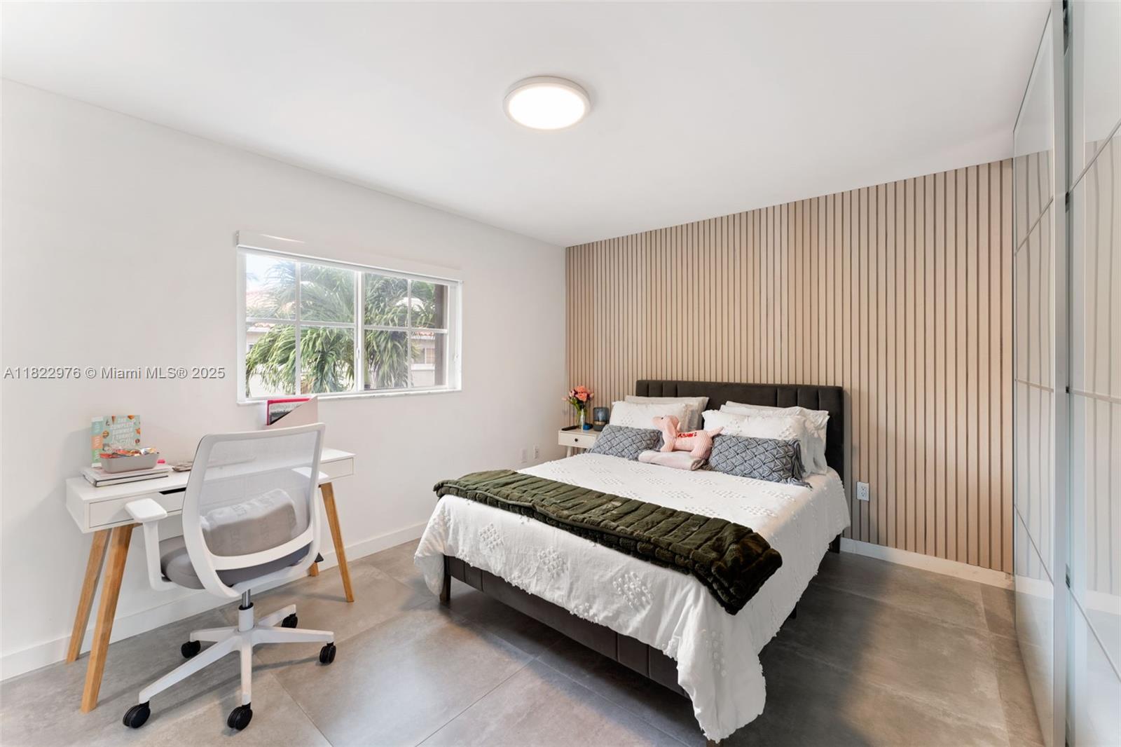 THE TOWNHOMES OF QUAYSIDE - Residential Lease