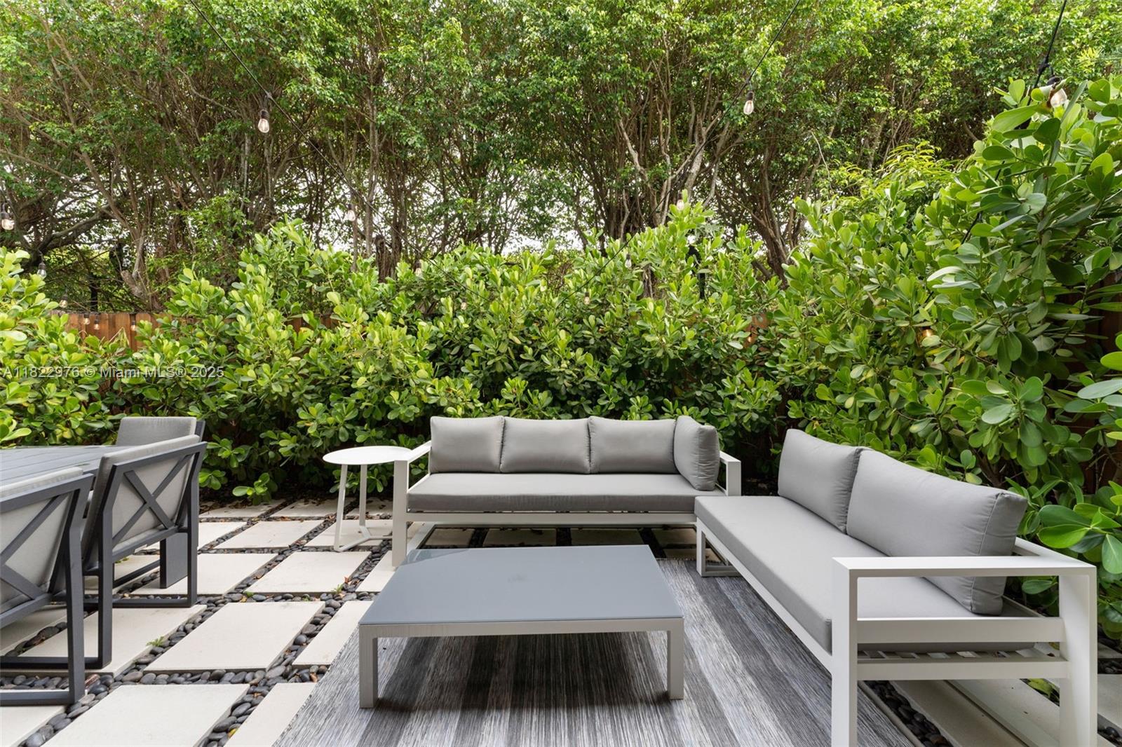 THE TOWNHOMES OF QUAYSIDE - Residential Lease