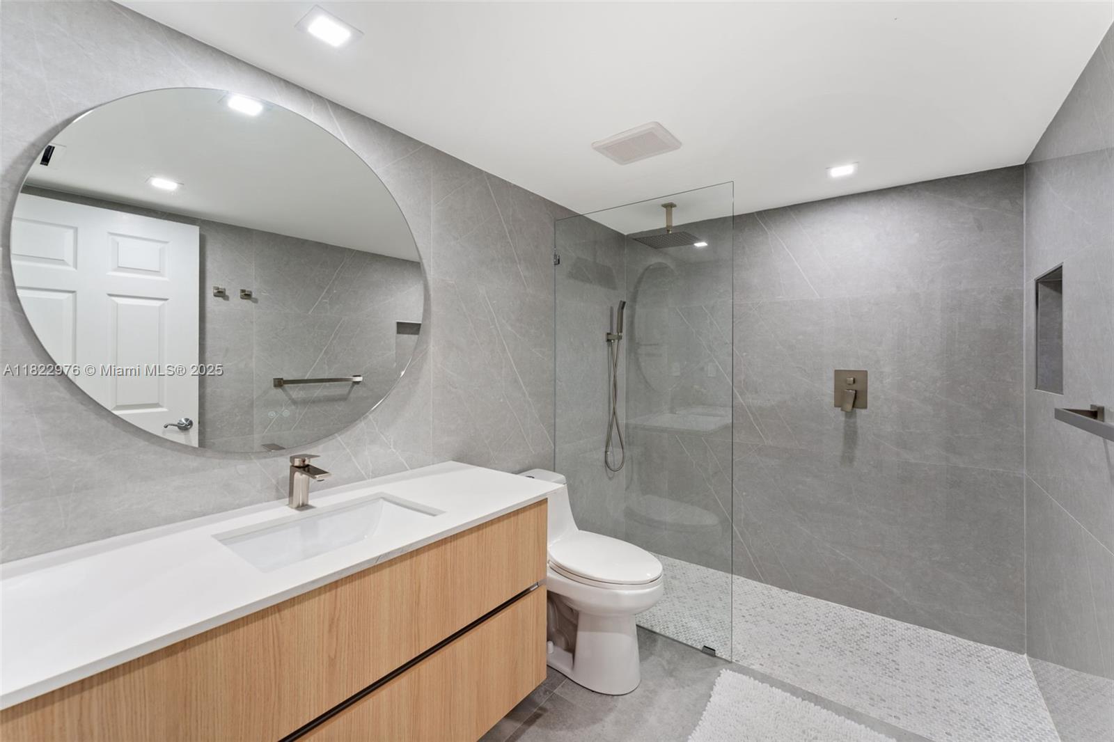 THE TOWNHOMES OF QUAYSIDE - Residential Lease