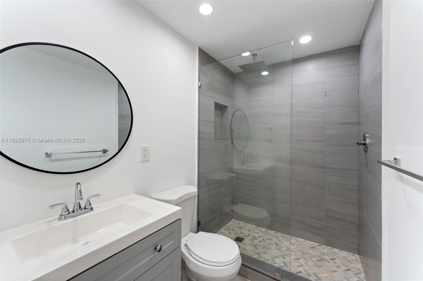 THE TOWNHOMES OF QUAYSIDE - Residential Lease