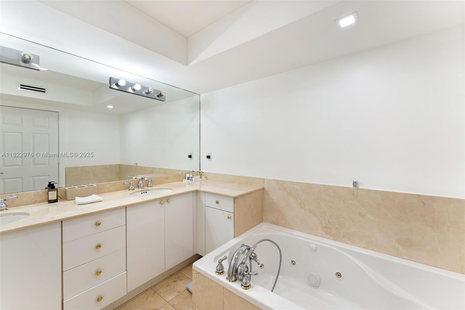 THE TOWNHOMES OF QUAYSIDE - Residential Lease